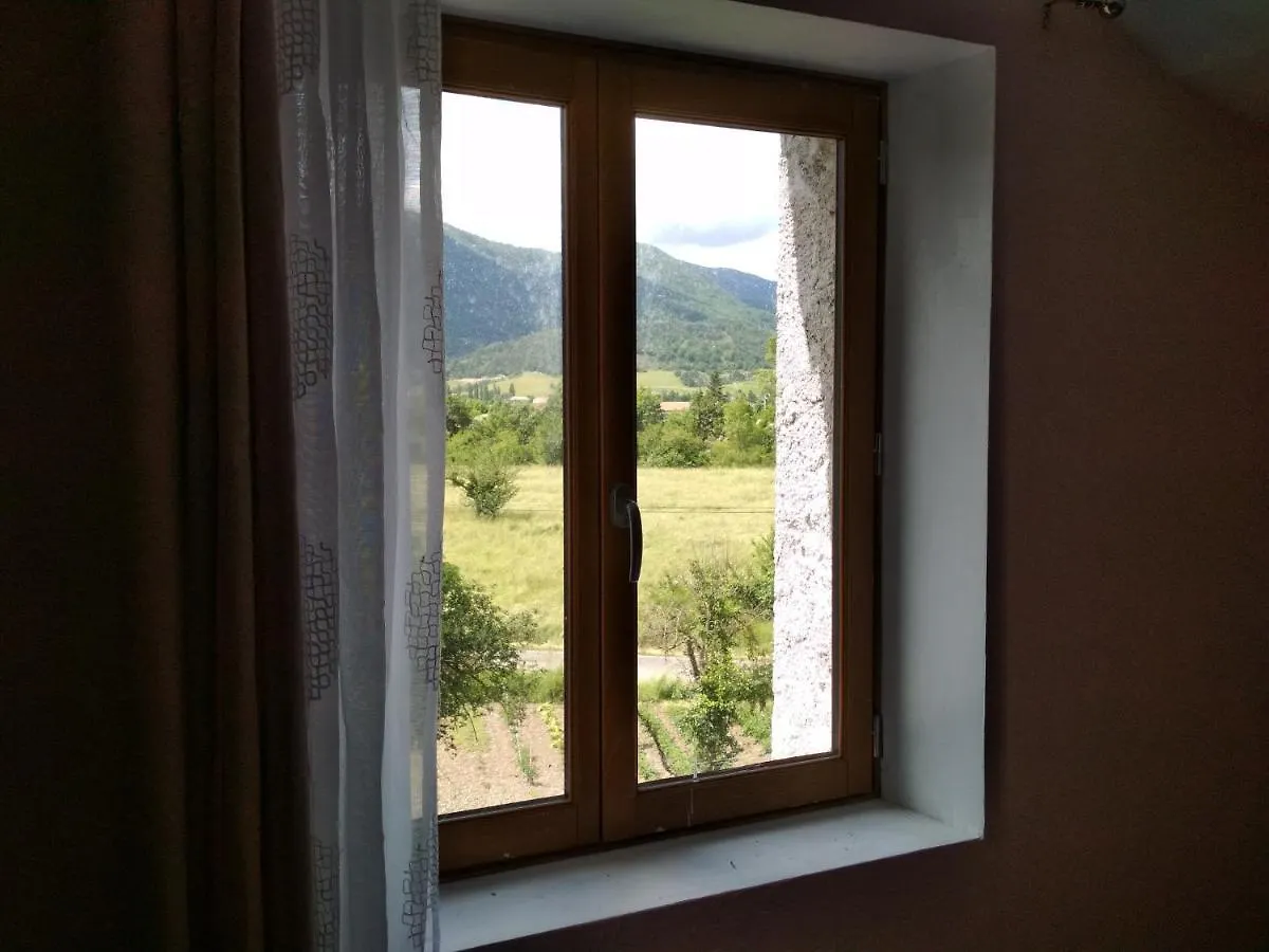 Homestay Daphrose Chambre Lachau France